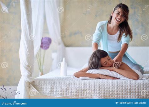 lesbenmassage|Massage